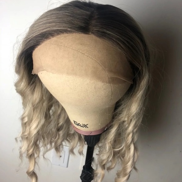 💫Tiffani 18”   Blonde & Dark Roots Wavy bob Wig💫